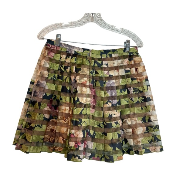 Zara Organza Basic Floral Multicolor Pleated Mini Skirt. Side zip closure,lined. - Picture 4 of 13